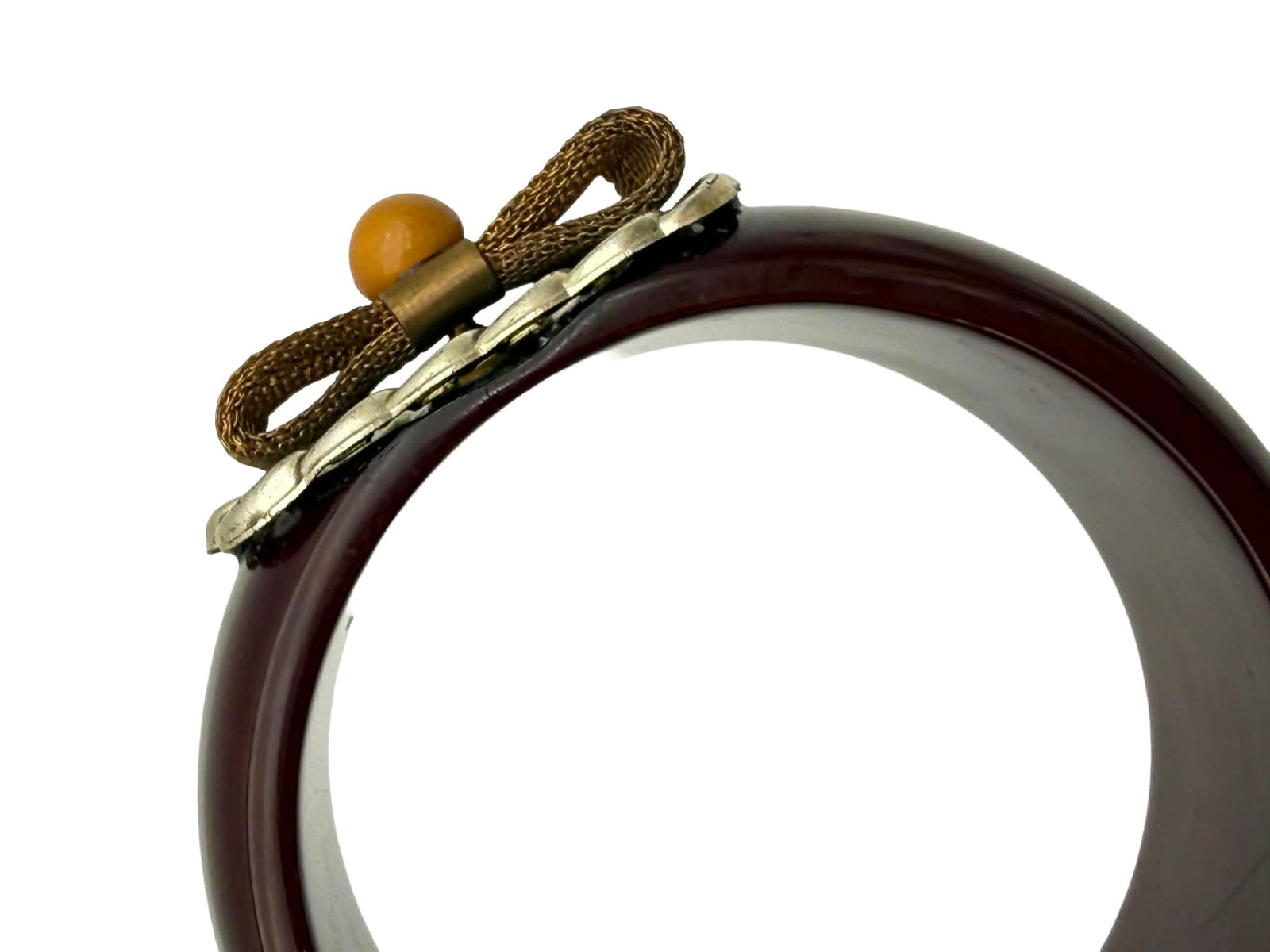 Vintage Catalin (Bakelite) Bangle Bracelet with Metal Bow – New York Studio, Warhol-Era Associated: A vintage Catalin (phenolic resin, commonly referred to as Bakelite) bangle bracelet from a New York studio collection, featuring a deep cherry-brown tone and an applied decorative metal bow motif. Th