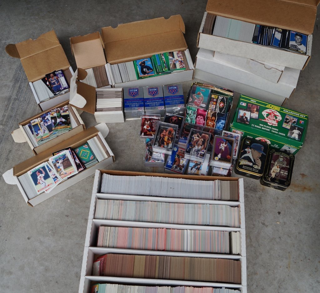 10,000 + LOT Topps Baseball, NFL Proline Score Rookie: HUGE LOT of sport cards including classic TOPPS (1987), NFL Pro Sets (1989), Score Rookie (1990), Leaf Puzzle Cards and MUCH MORE! Looks like there are more NFL cards than baseball cards in this lot. 