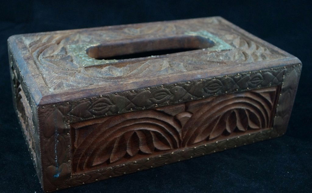 Ornate Carved Wooden Kleenex Box Gold Gilt Tin: Vintage carved wood kleenex box. Edges are either tin or copper gold gilt. No maker's mark. Measures about 5 3/4" x 10 1/4" inches, 3" inches deep.rnrnNice dark wood. Condition is good with light wear