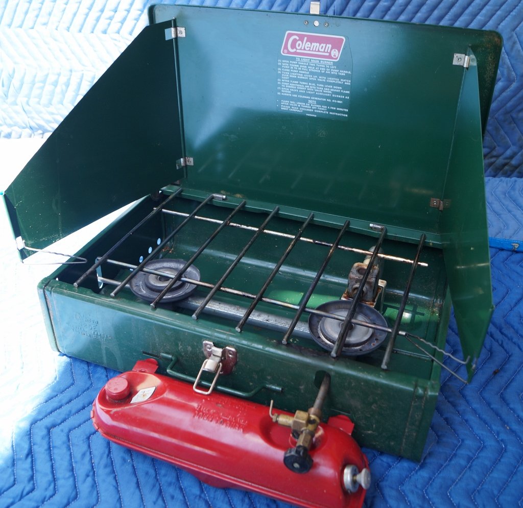Vintage Coleman Portable Stove #425E , Two Burner: Vintage Coleman Portable Stove #425E , Two Burner. Untested. 16" inches long.