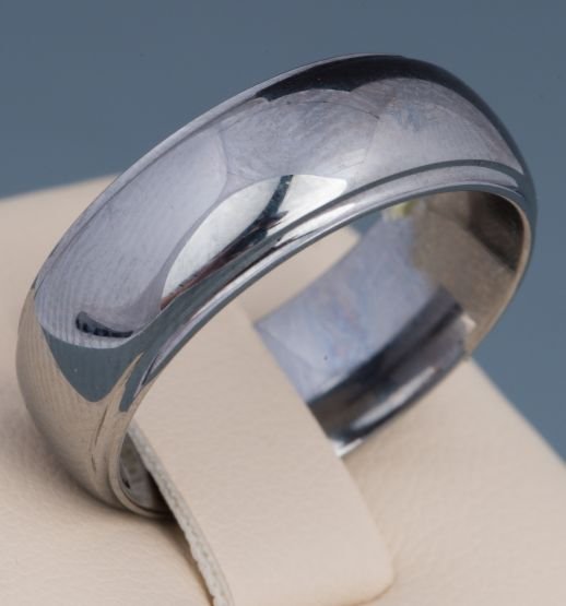 MENS 8MM TUNGSTEN RIBBED WEDDING BAND: MENS 8MM TUNGSTEN RIBBED WEDDING BAND 8MM wide mens ribbed tungsten wedding band. Tungsten is extremely abrasion resistant and will hold it's finish for long periods of time. Ring may be purchased in 