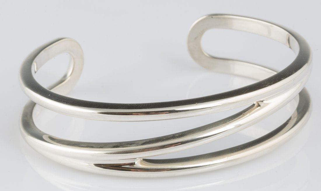 TIFFANY AND CO STELING SILVER BANGLE BRACELET: TIFFANY AND CO STELING SILVER BANGLE BRACELET Marked Tiffany & Co 925 Italy Weight: 28.4G