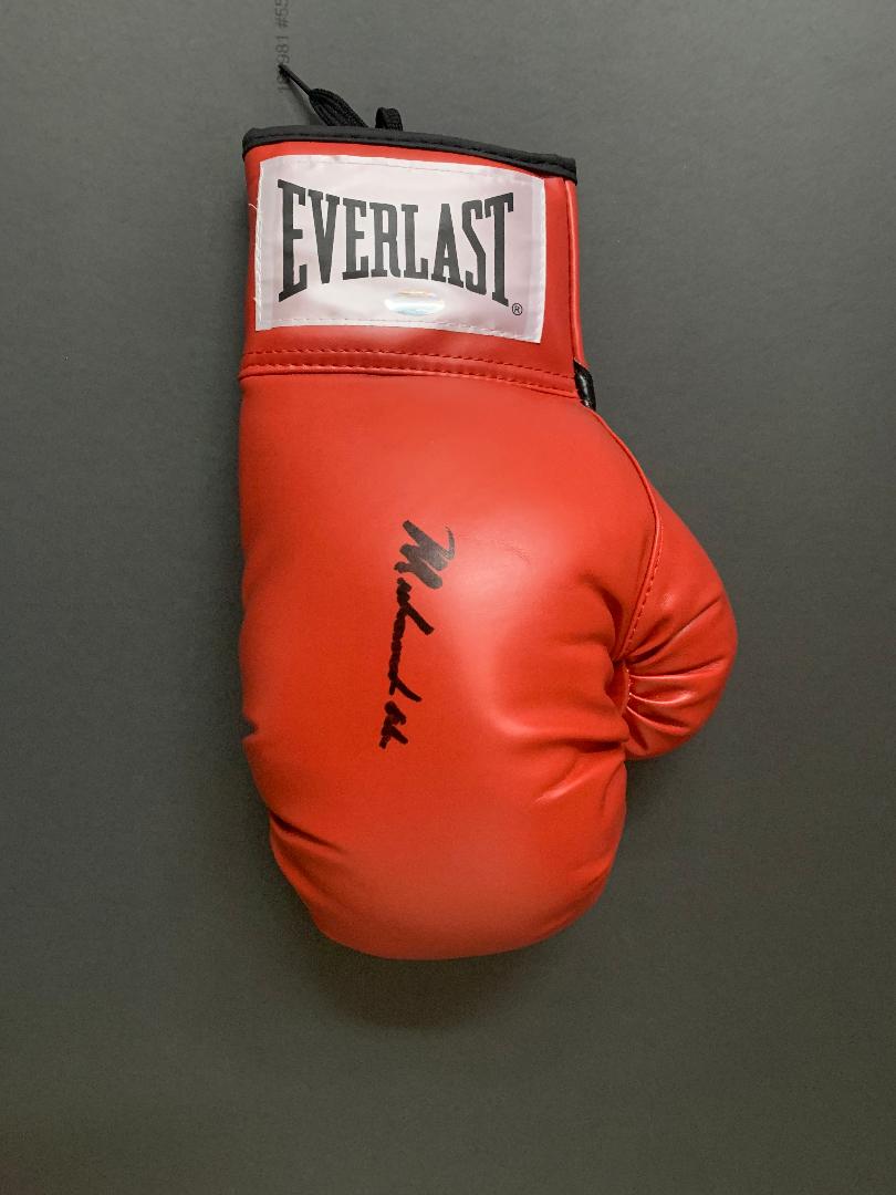 Muhammad Ali signed Everlast boxing glove (1 of 1)