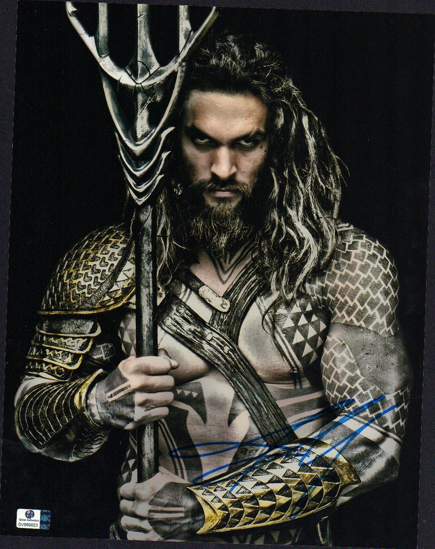 Aquaman 11x14: Jason Momoa signed 11x14 as Aquaman with Global Authentics sticker on it