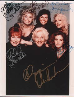 Steele Magnolias cast: A vintage color cast signed 8x10 by Julia Roberts in an EARLY full signature, Dolly Parton, Shirley MacClaine, Sally Field, Daryl Hannah, Olympia DuKakis