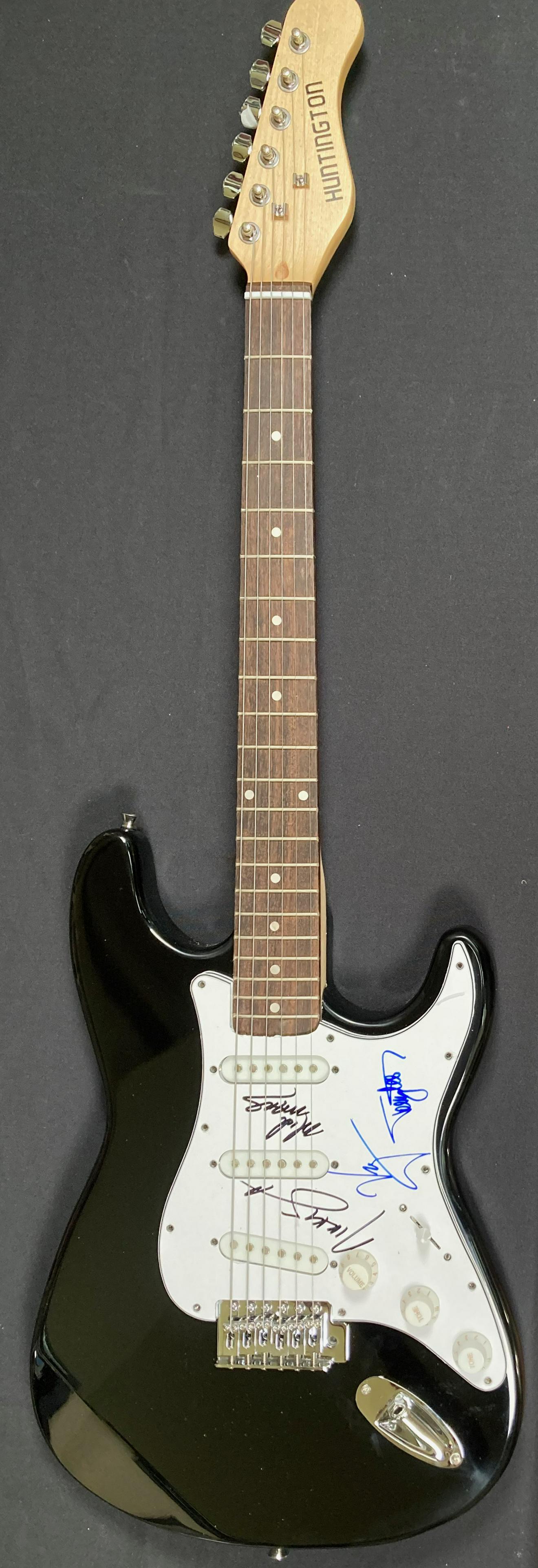 Motley Crue electric guitar signed (1 of 1)