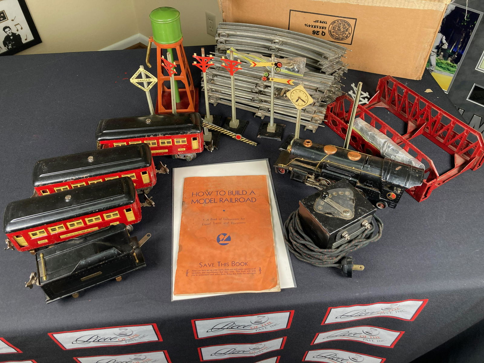 1930 Lionel Train set with manual (1 of 1)