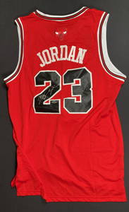 Michael Jordan BULLS jersey signed Steiner