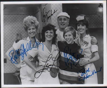 Alice rare full cast signed photograph: A vintage bw signed 8x10 by Vic Taybak Linda Lavin Patrick McKeon Polly Holliday and Beth Howland with COA