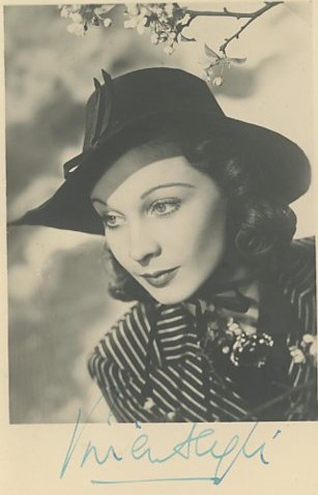 Vivien Leigh signed photograph (1 of 1)