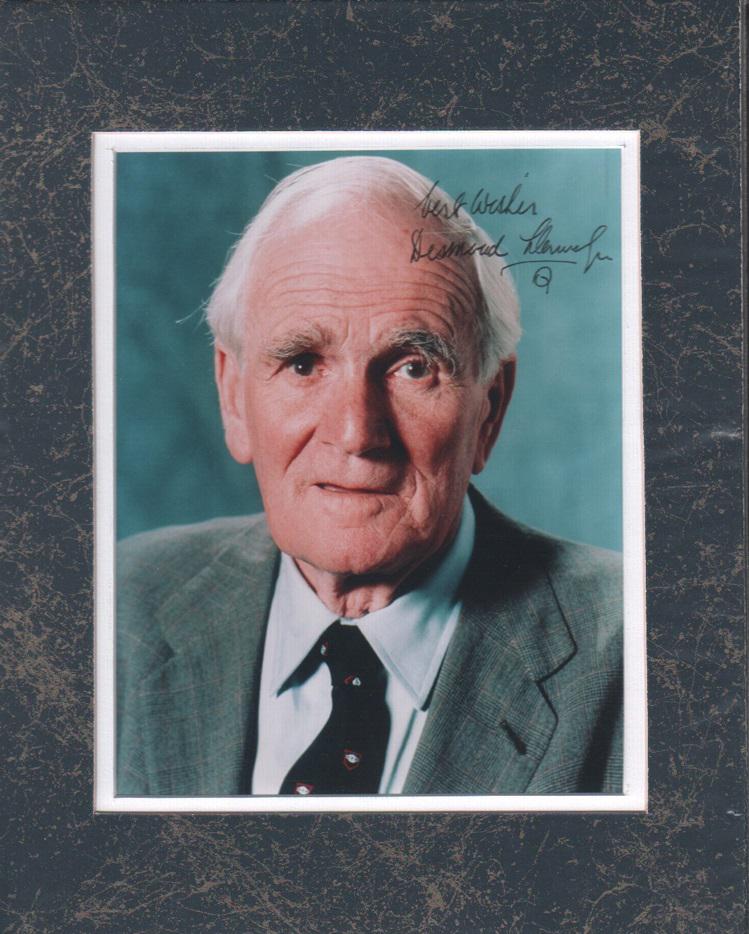 Desmond Llewelyn James Bond signed photograph: A color 8x10 as Bonds helper Q signed adding Q and matted deceased with COA