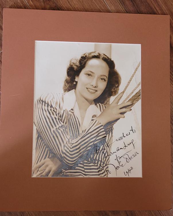 Merle Oberon vintage signed photograph (1 of 1)