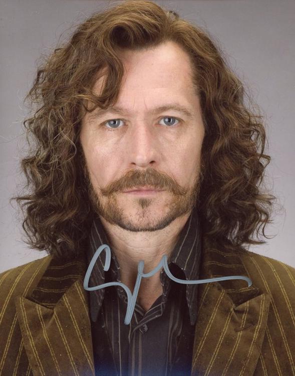 Gary Oldman signed photograph (1 of 1)