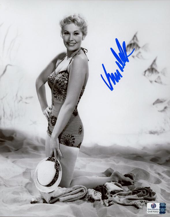 Kim Novak signed photograph (1 of 1)