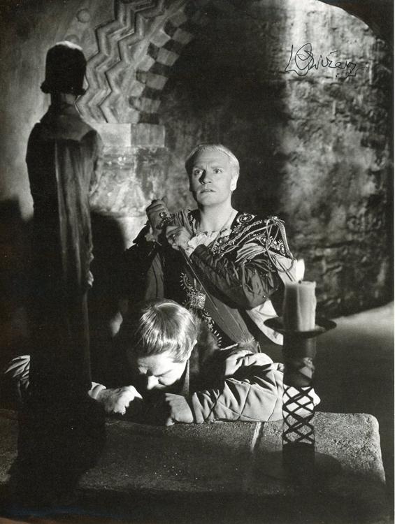 Sir Laurence O'Livier signed photo (1 of 1)