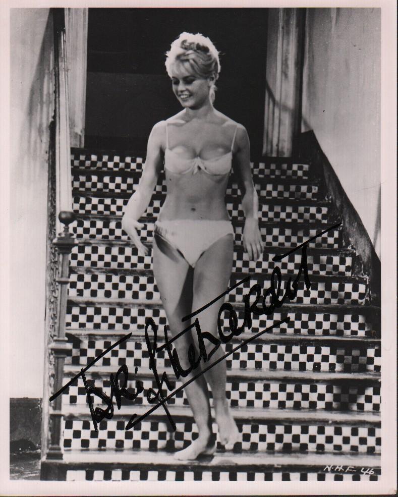 Brigitte Bardot signed photograph (1 of 1)