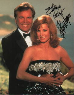 Hart to Hart cast signed photograph: A vintage signed 8x10 from the series Hart to Hart signed by both stars Robert Wagner ad Stephanie Powers with COA