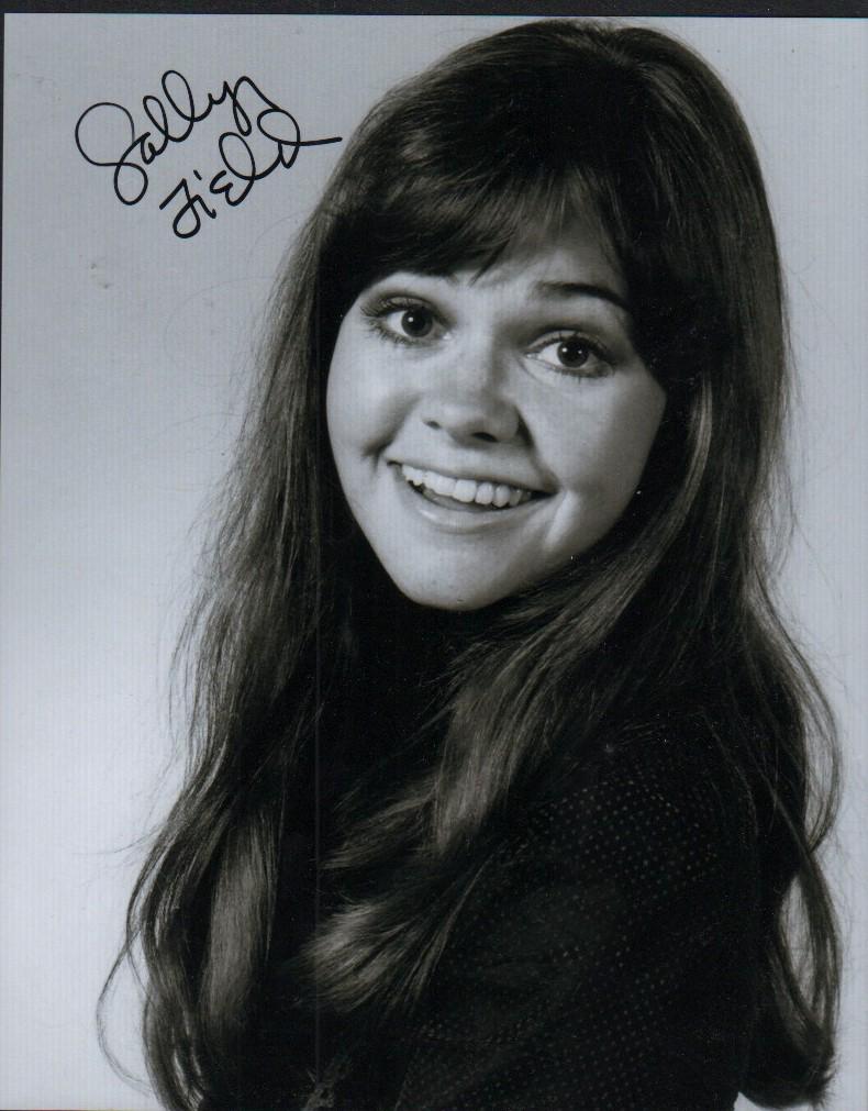Sally Field vintage signed photograph (1 of 1)