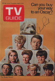 Robert Reed rare Brady Bunch signed TV Guide: A rare Brady Bunch TV Guide no subscription label in NM cond signed by the rarest of the cast Robert Reed as Greg Brady with COA