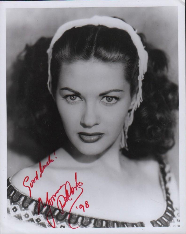 Yvonne DeCarlo sexy vintage signed photograph Munsters star (1 of 1)