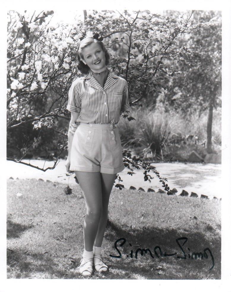 Simone Simon scarce vintage signed photograph (1 of 1)