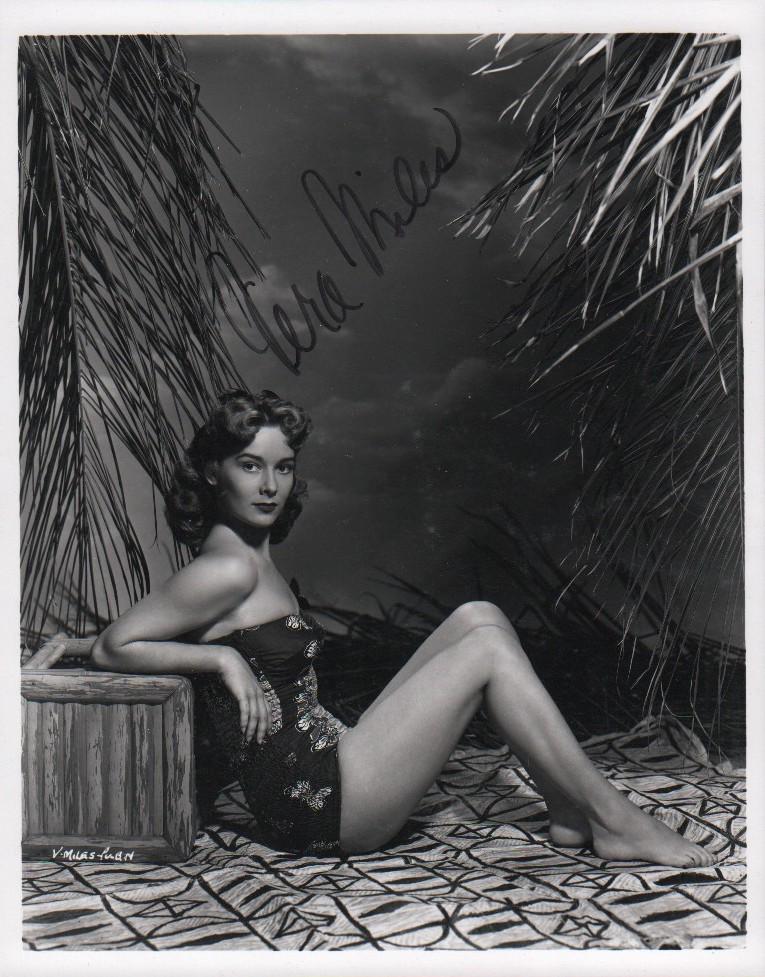Vera Miles vintage signed photograph sexy: A rare sexy swimsuit signed 8x10 of the Psycho star with COA
