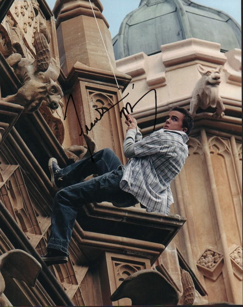 Frankie Muniz signed photograph (1 of 1)