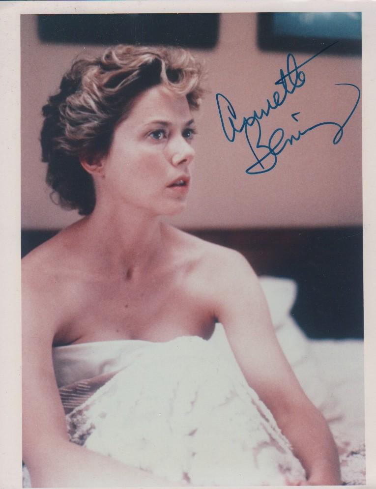 Annette Benning vintage signed photograph: A vintage signed 8x10 of the actress with COA