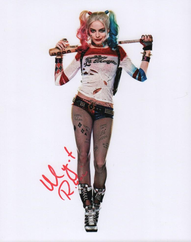 Margot Robbie HarleyQuinn signed photograph (1 of 1)