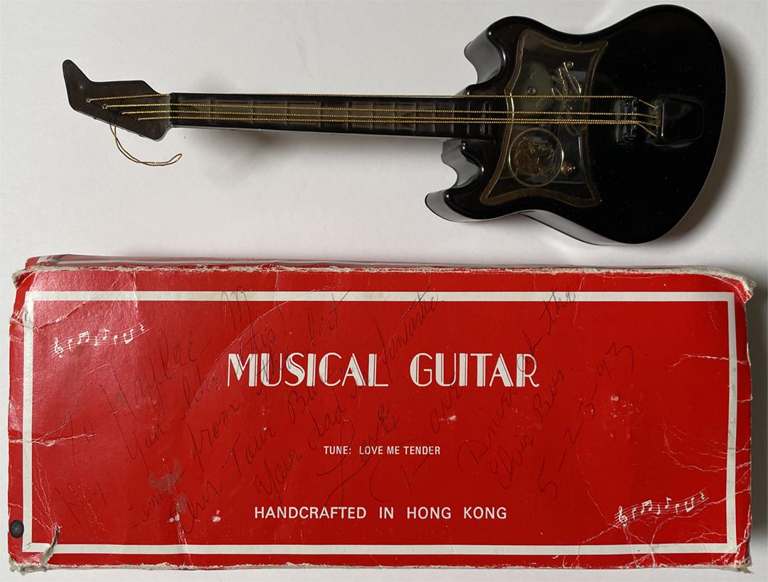(Elvis) signed related musical guitar miniature (1 of 1)