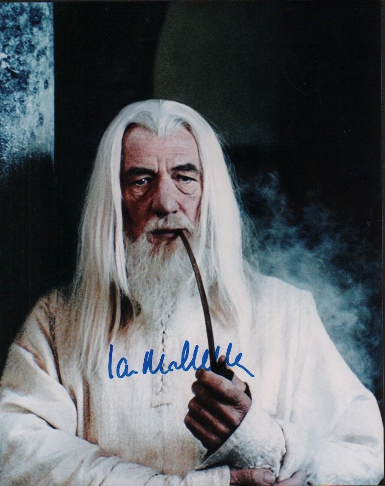 Ian McKellan signed Lord of the Rings photograph: An Ian McKellan Lord of the Rings signed 8x10 with guaranteed COA