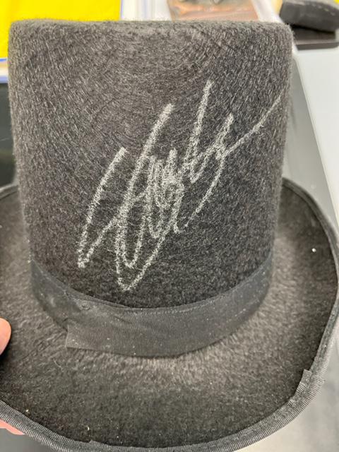 Slash top Hat Guns N Roses signed (1 of 1)
