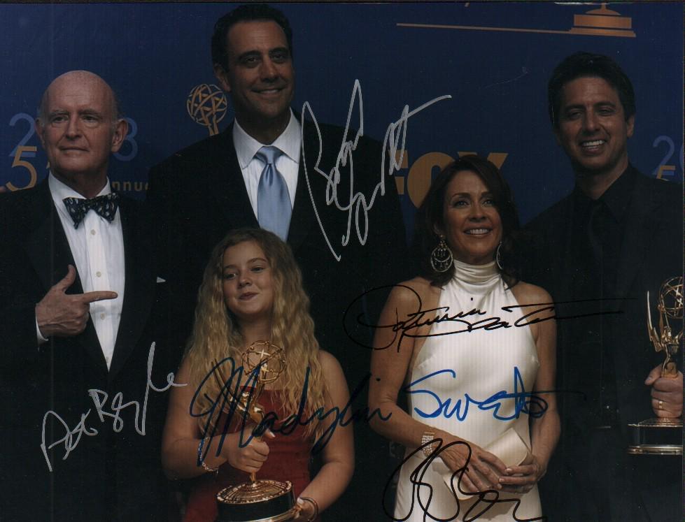 Everyone Loves Raymond cast signed photograph (1 of 1)