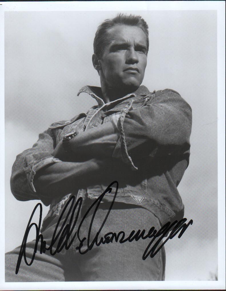 Arnold Schwarzenegger signed vintage photograph (1 of 1)