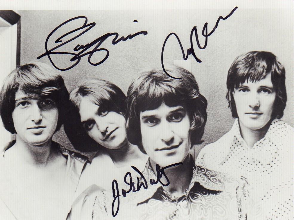 The Kinks signed photograph (1 of 1)