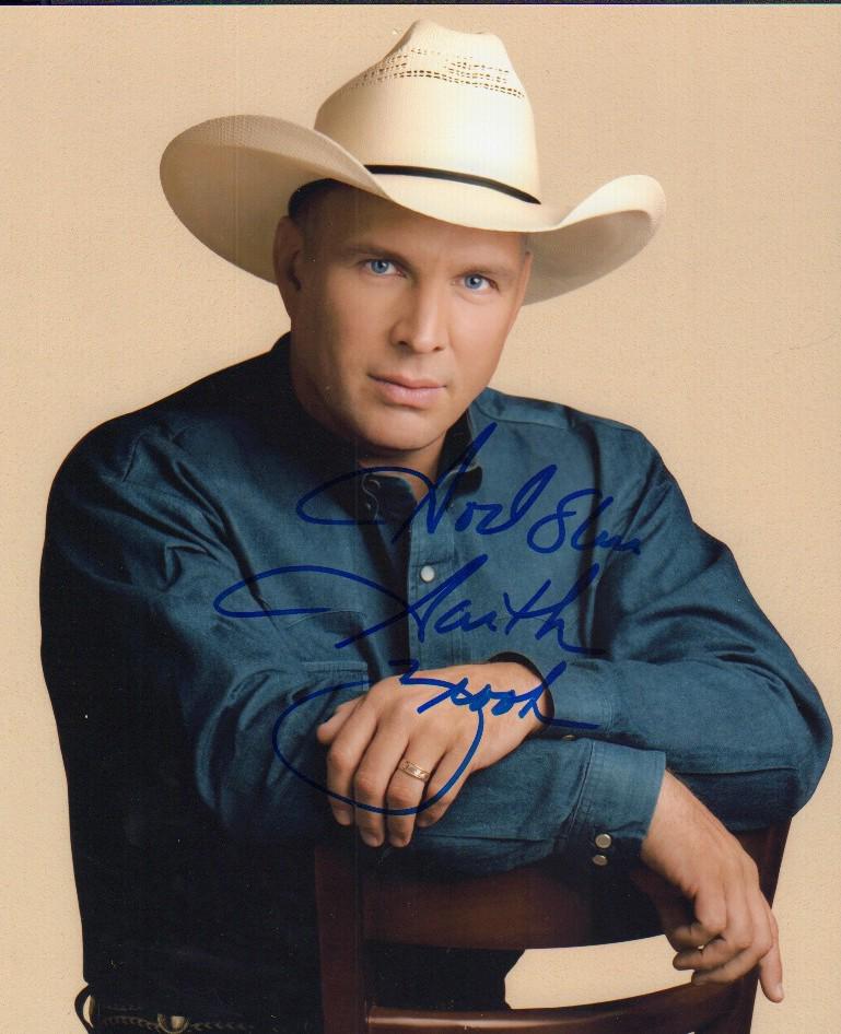 Garth Brooks signed photograph (1 of 1)