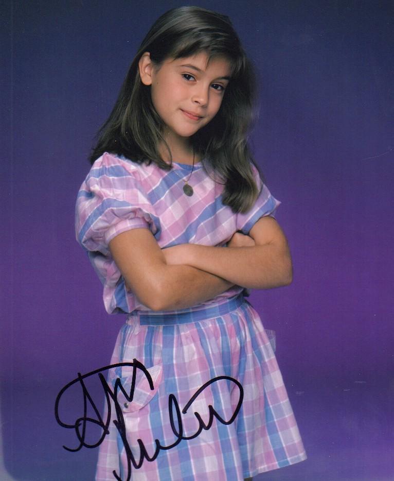 Alyssa Milano signed photograph (1 of 1)