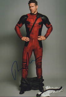 Ryan Reynolds signed Deadpool photo: A funny signed Deadpool 8x10 with COA