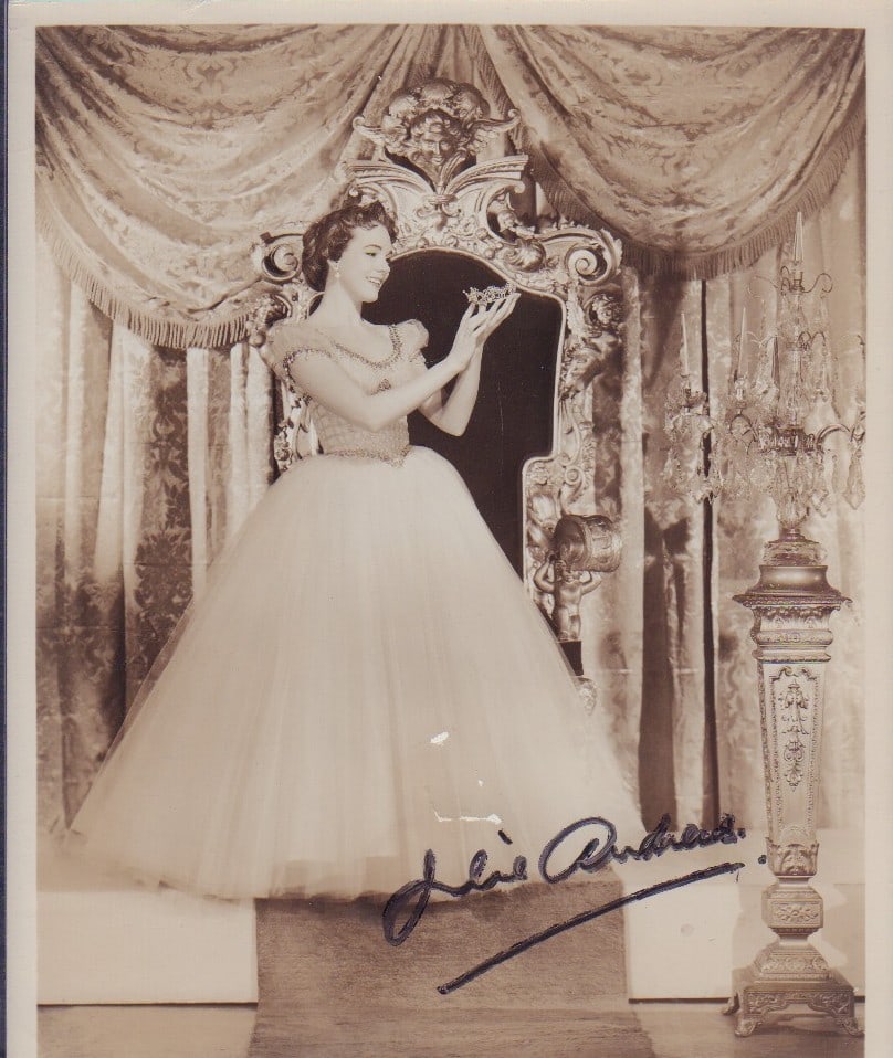 Julie Andrews signed photograph (1 of 1)