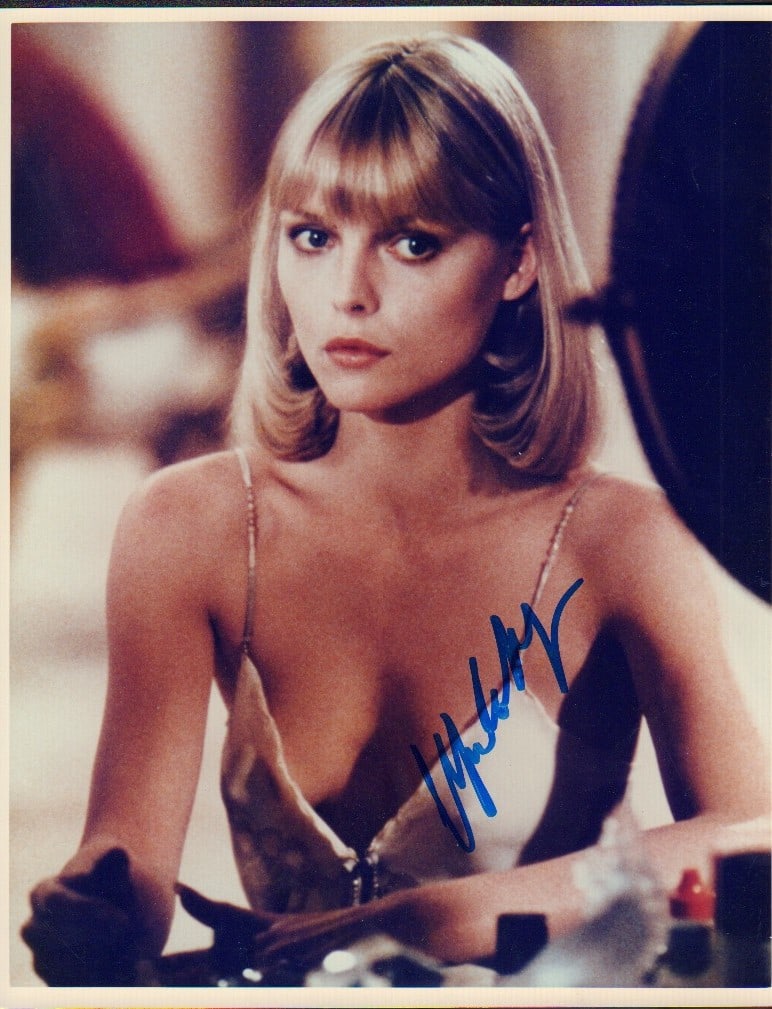 Michelle Pfeiffer signed photograph (1 of 1)