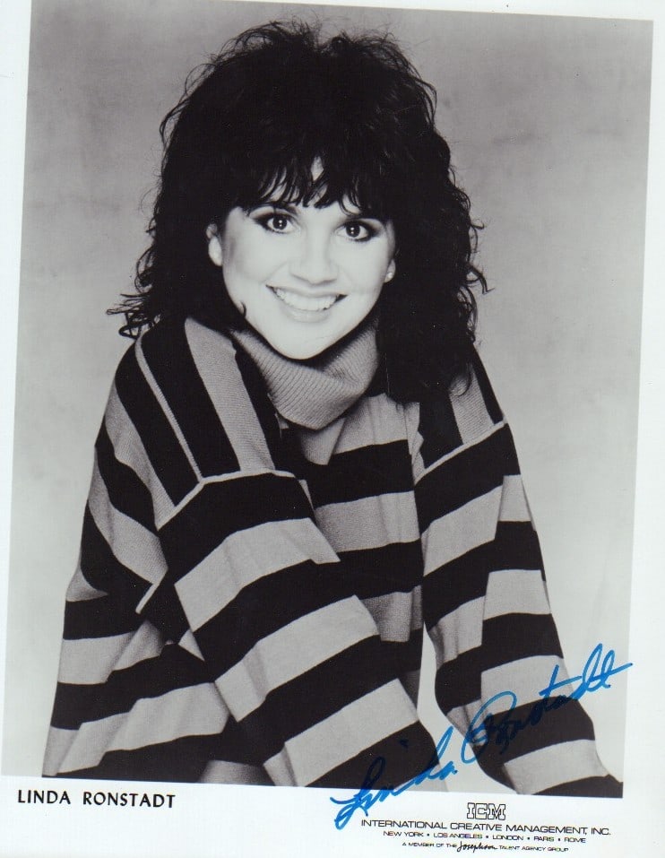 Linda Ronstadt signed photograph (1 of 1)