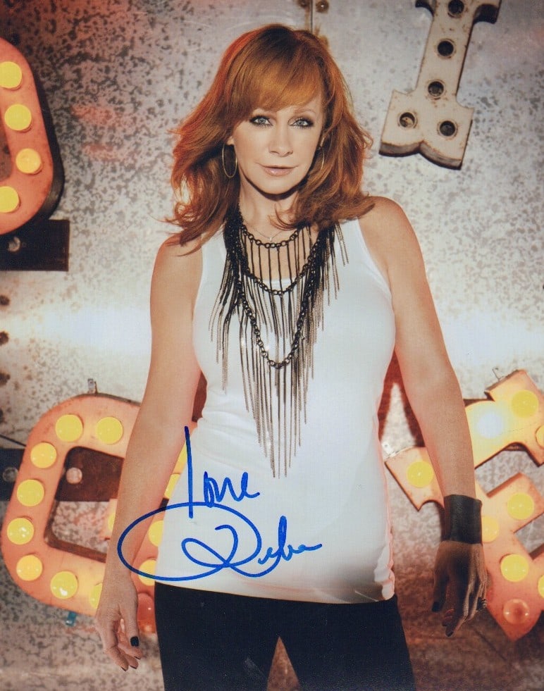 Rebe McEntire signed photograph (1 of 1)