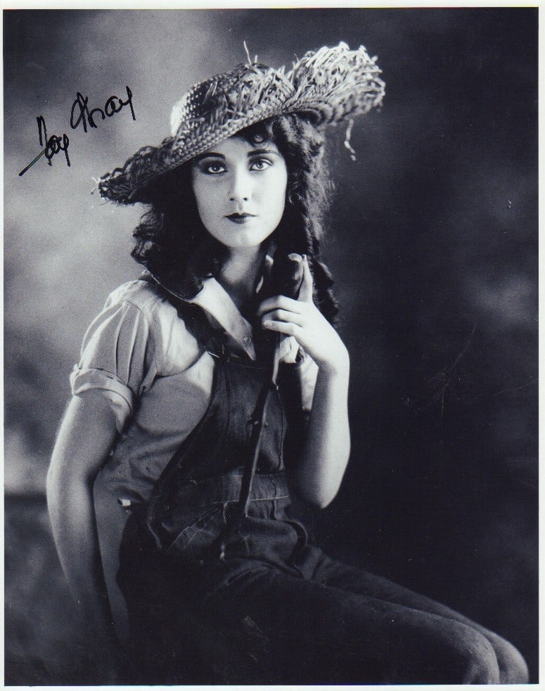 Fay Wray signed photograph (1 of 1)