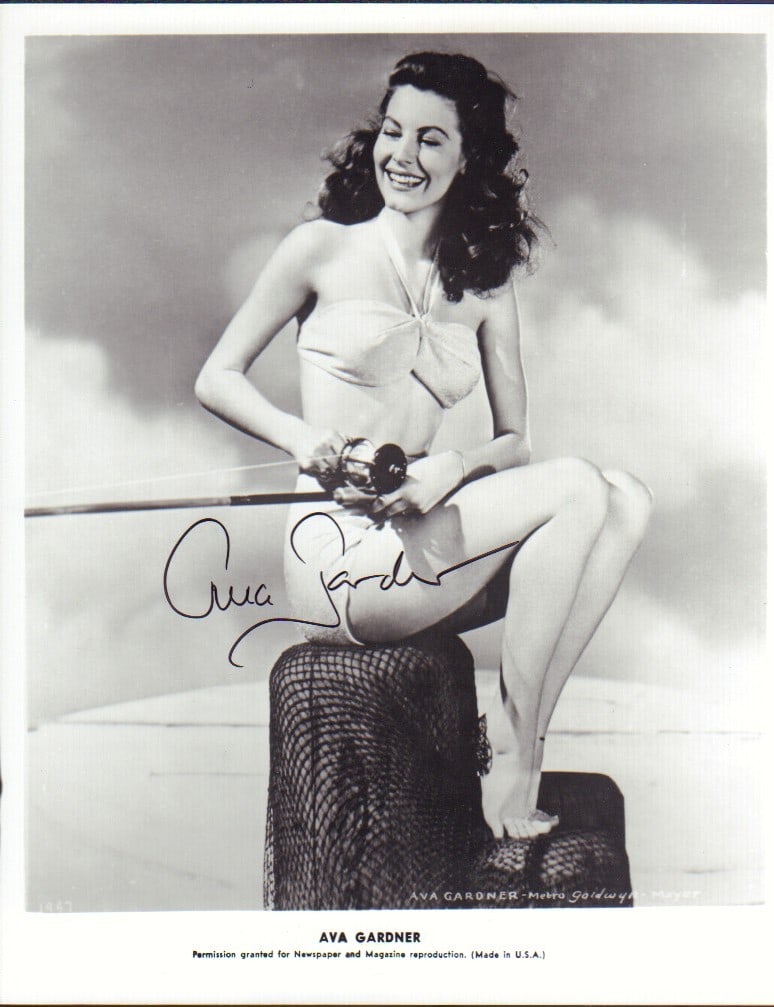 Ava Gardner signed photograph (1 of 1)