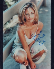 Sarah Michelle Gellar signed photograph
