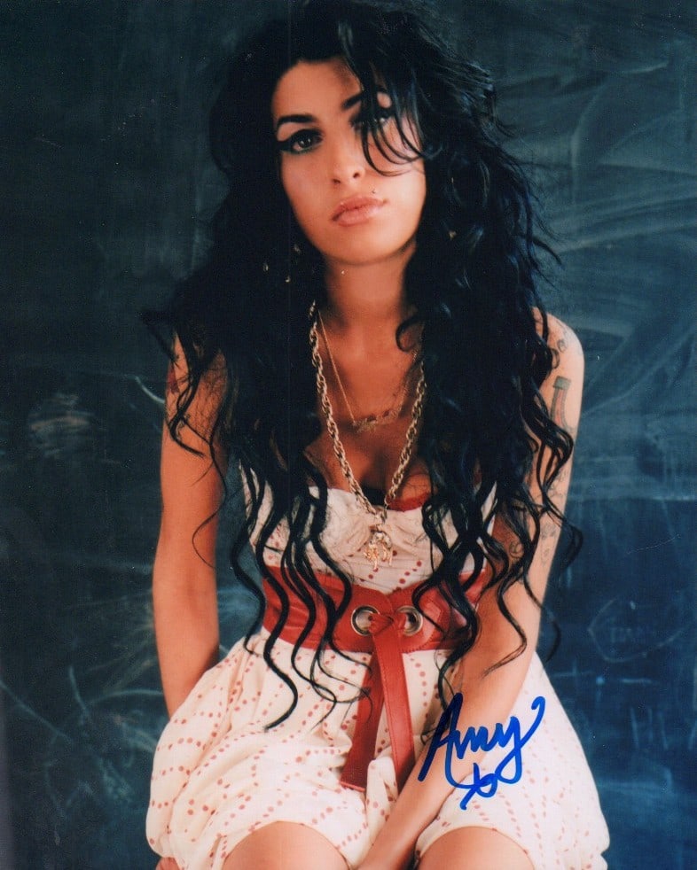 Amy Winehouse signed photograph (1 of 1)