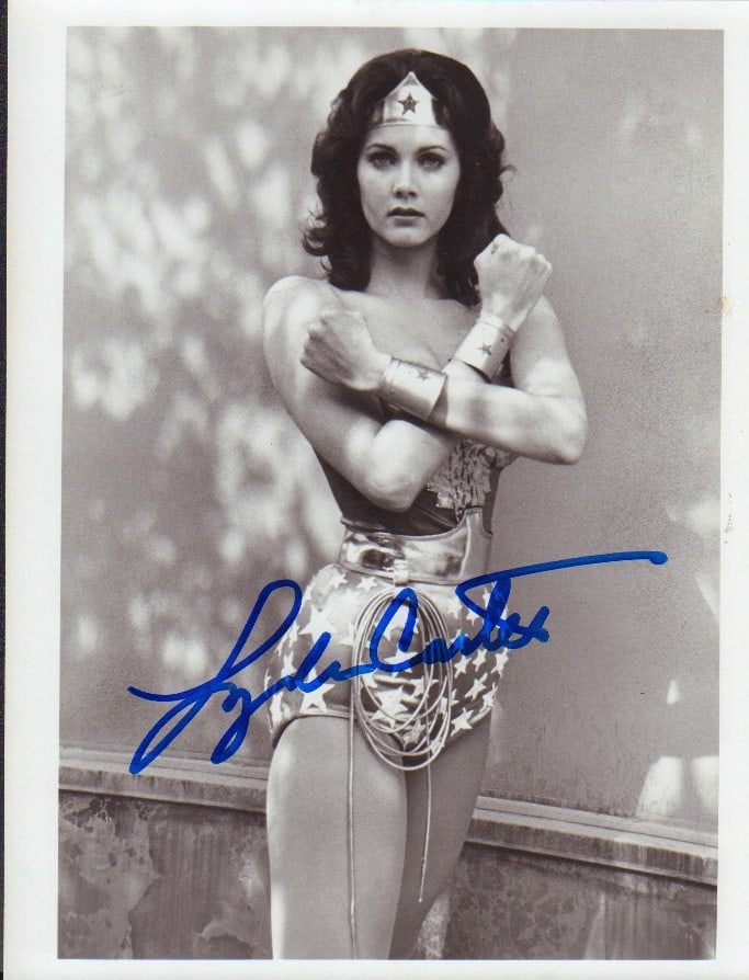 Lynda Carter signed photograph (1 of 1)