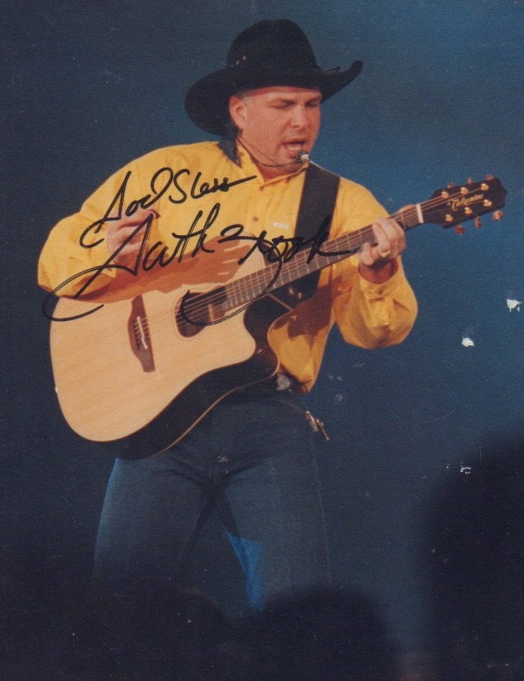 Garth Brooks signed photograph