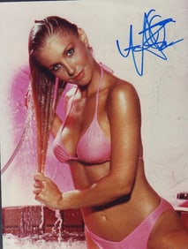 Heather Thomas signed photograph