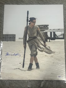 Daisy Ridley signeed Star Wars 16x20 photograph